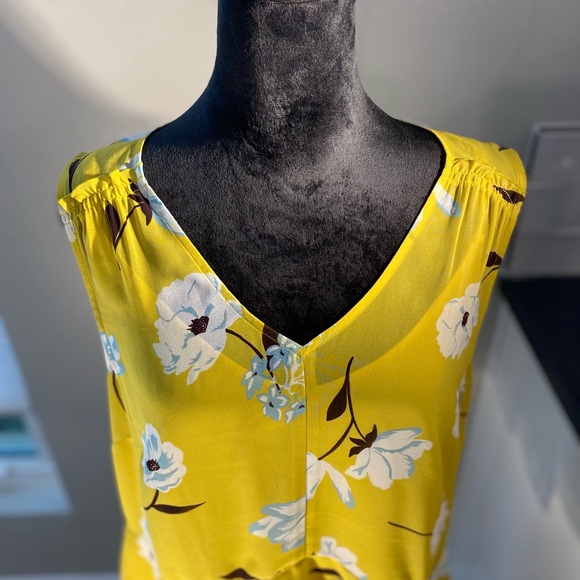 CAbi 3782 Dazzle Yellow Sleeveless Top - Picture 4 of 8